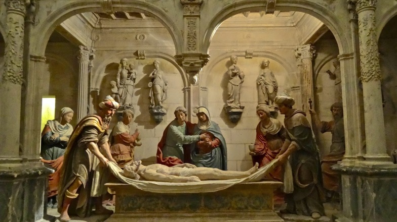 Mise au Tombeau dans la crypte de la Cathédrale Saint-Étienne de Bourges.